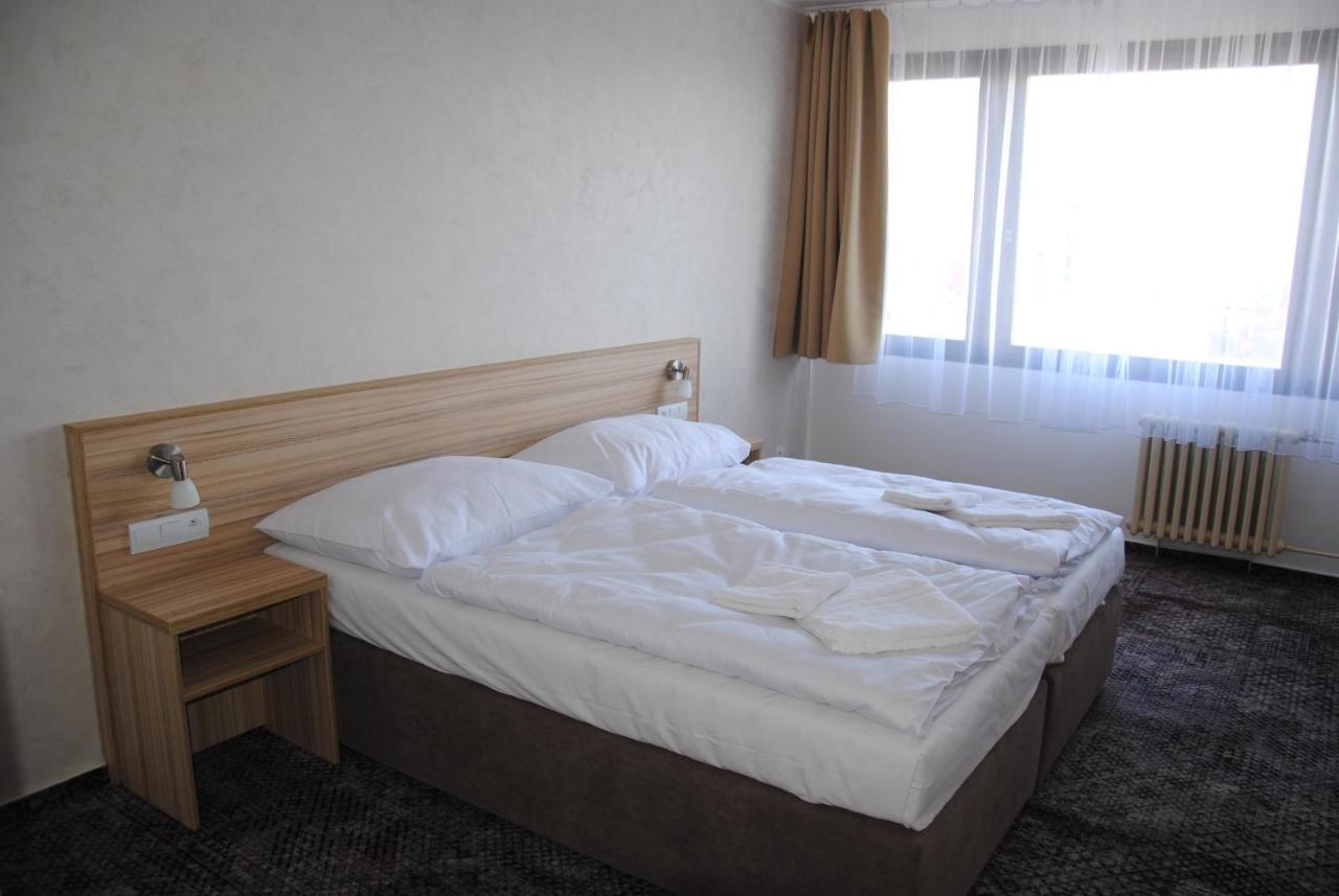 Hotel Labe باردوبيتسه المظهر الخارجي الصورة