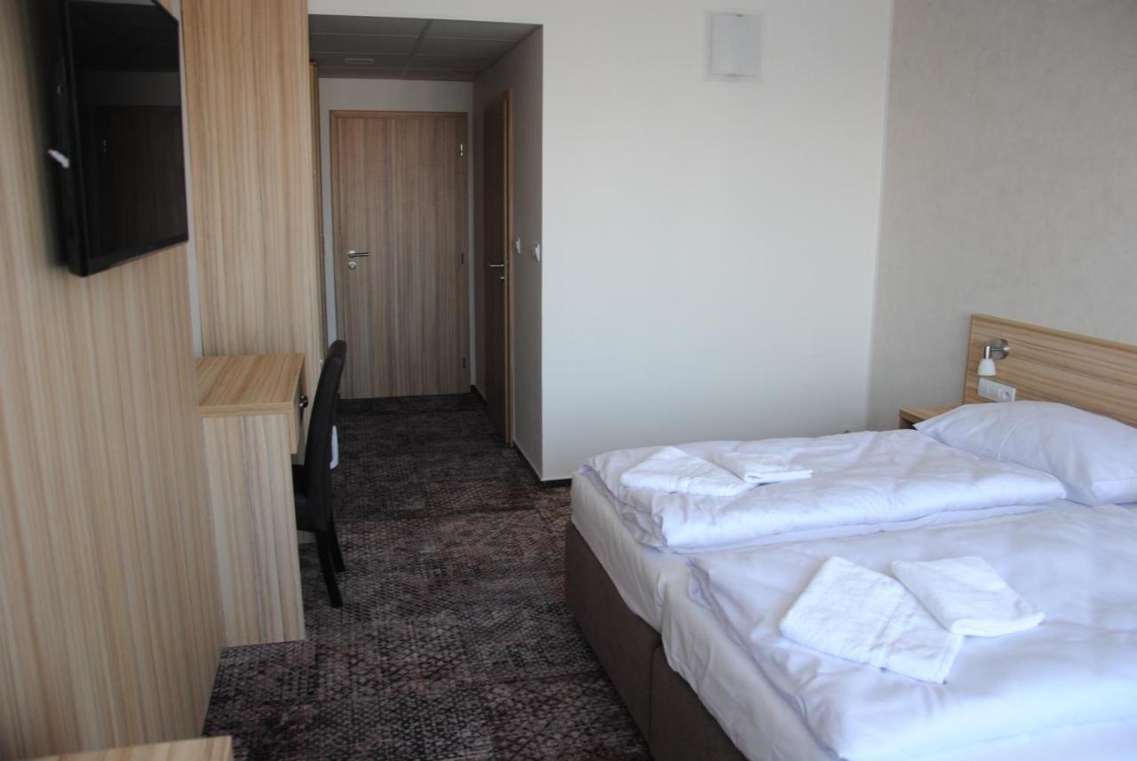 Hotel Labe باردوبيتسه المظهر الخارجي الصورة