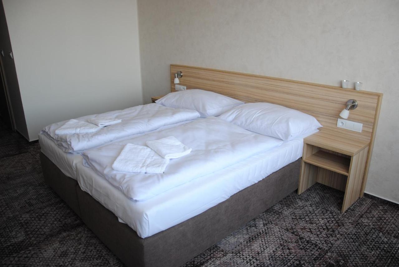Hotel Labe باردوبيتسه المظهر الخارجي الصورة